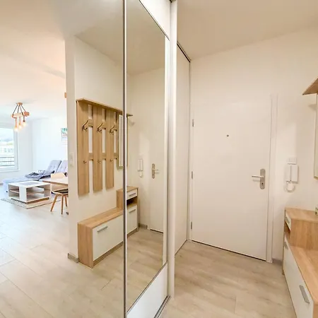 Simcity 12 I Square, Garage Parking, Balcony, Self Check In Just 5 Min Walk To The Old Town 公寓